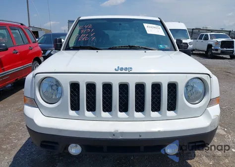2016 Jeep Patriot Latitude z USA, uszkodzony, nr VIN 1C4NJRFBXGD782116